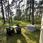 Hébergement de vacances Ferienhaeuser Insel Usedom - Luxuswohnwagen Doppeltuer Mit Whirlpool Lutow