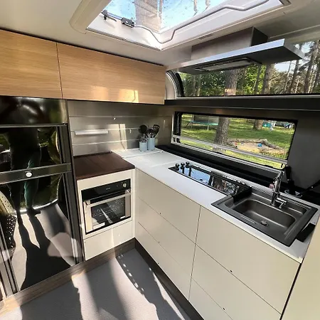 Ferienhaeuser Insel Usedom - Luxuswohnwagen Doppeltuer Mit Whirlpool Hébergement de vacances Lutow