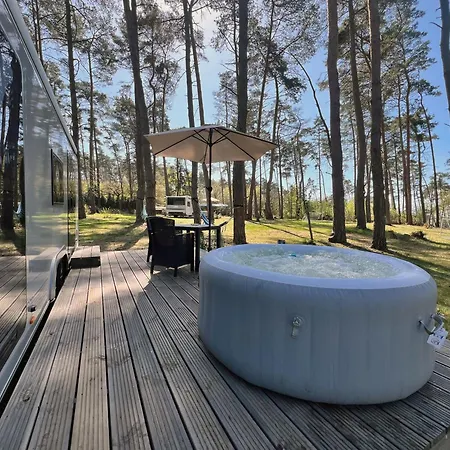 Hébergement de vacances Ferienhaeuser Insel Usedom - Luxuswohnwagen Doppeltuer Mit Whirlpool Lutow