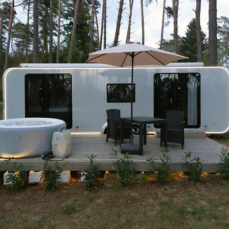 Ferienhaeuser Insel Usedom - Luxuswohnwagen Doppeltuer Mit Whirlpool Hébergement de vacances Lutow
